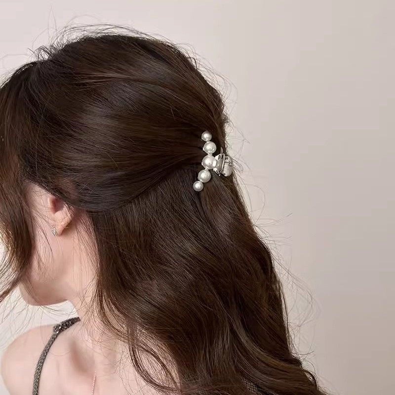 Lustre Bloom – Mini Pearl Claw Clip - Una