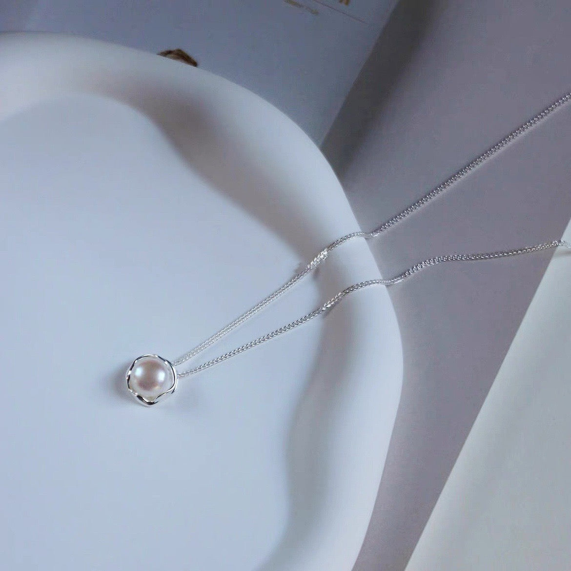 Pearl Orbit – Sterling Silver Modern Pearl Necklace - Una