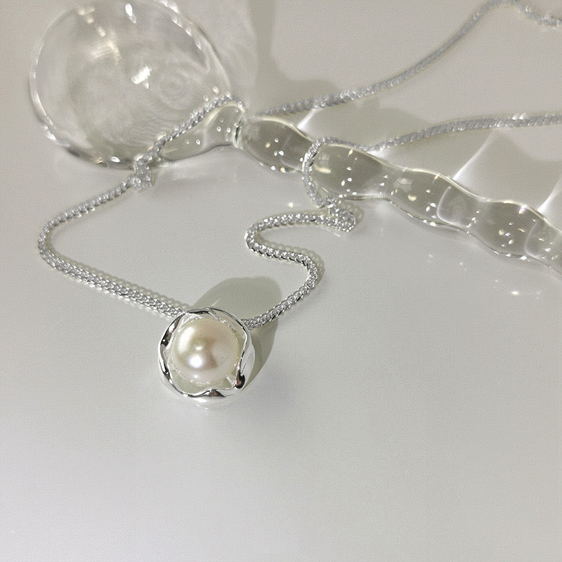Pearl Orbit – Sterling Silver Modern Pearl Necklace - Una