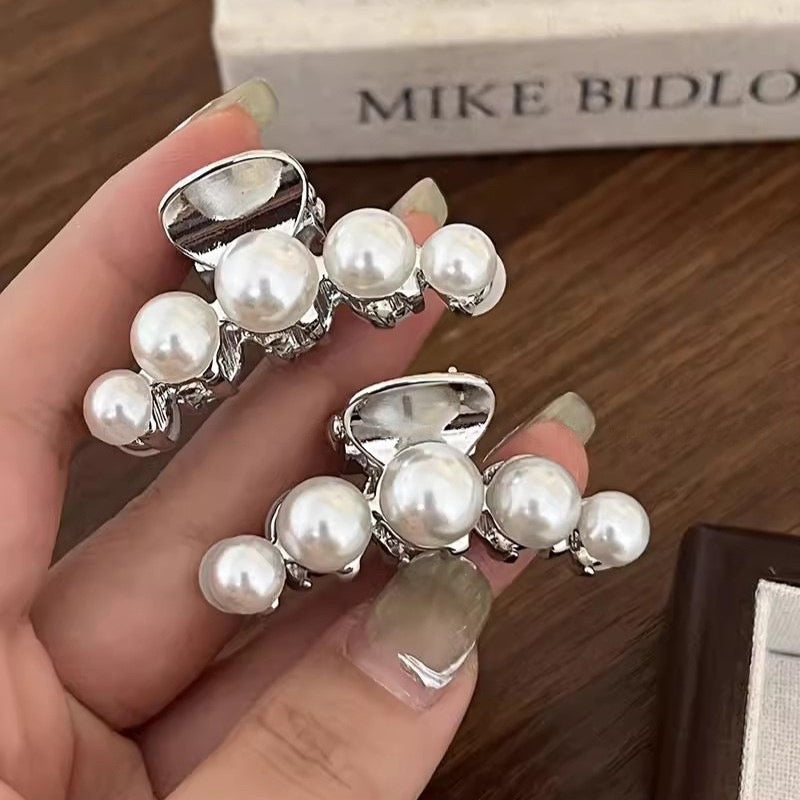 Lustre Bloom – Mini Pearl Claw Clip - Una