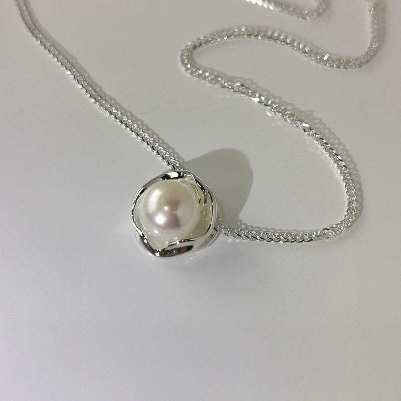 Pearl Orbit – Sterling Silver Modern Pearl Necklace - Una