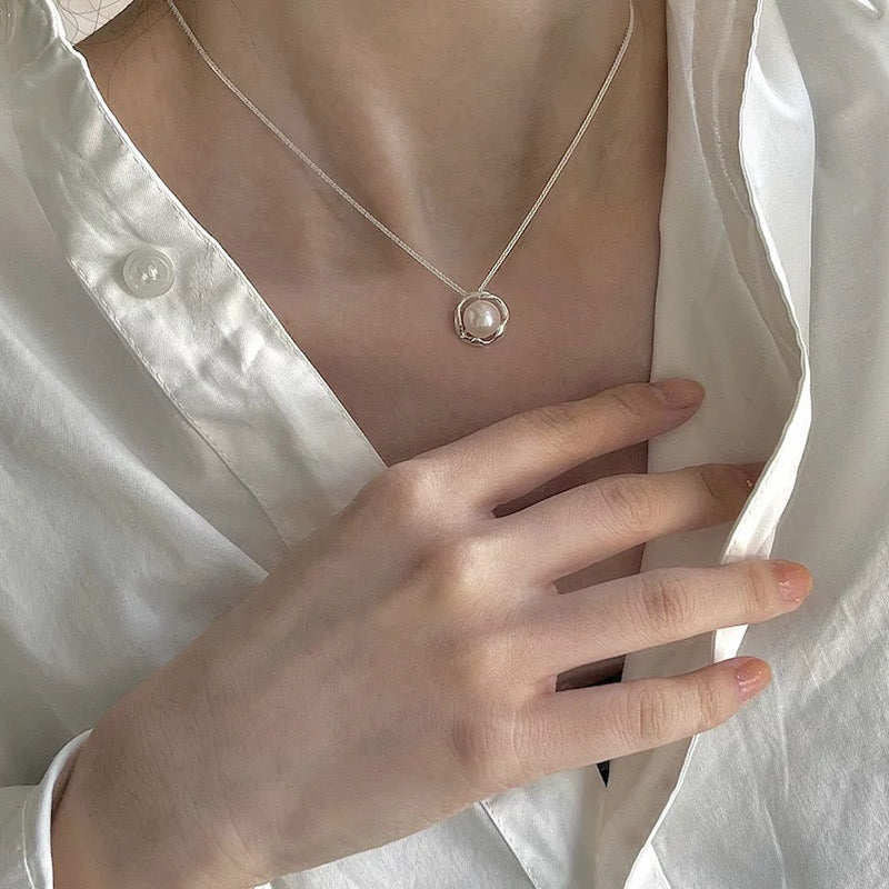 Pearl Orbit – Sterling Silver Modern Pearl Necklace - Una
