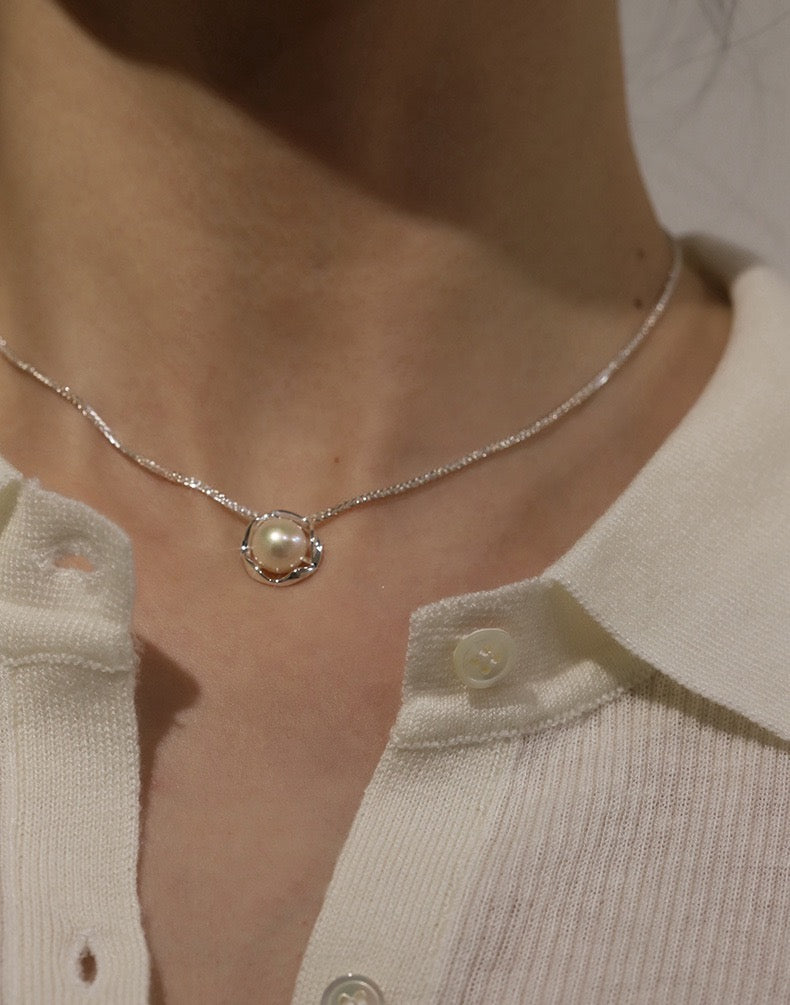 Pearl Orbit – Sterling Silver Modern Pearl Necklace - Una