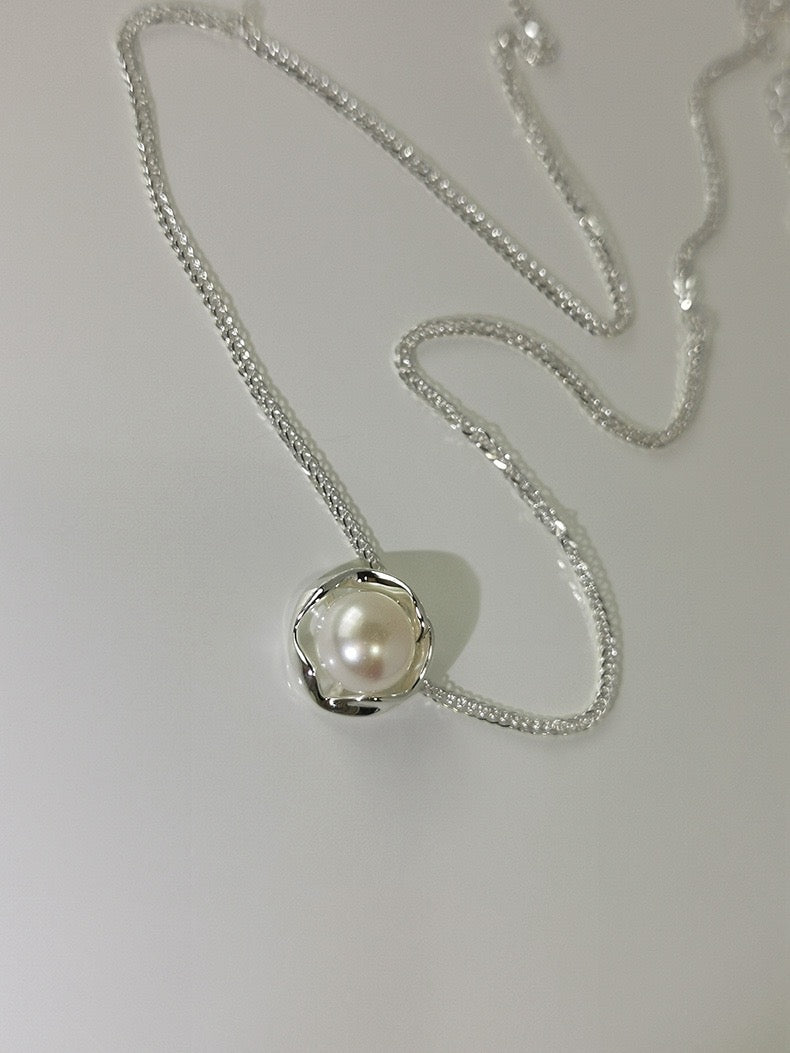 Pearl Orbit – Sterling Silver Modern Pearl Necklace - Una