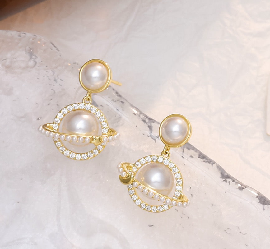 Orbit Glow – Pearl Planet Drop Earrings