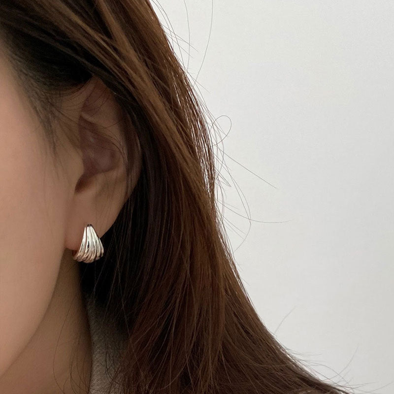 Waves of Light – Retro Textured Hoop Earrings - Una