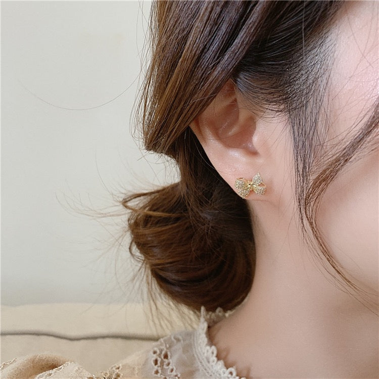 Belle Bow – Pearl Drop Earrings