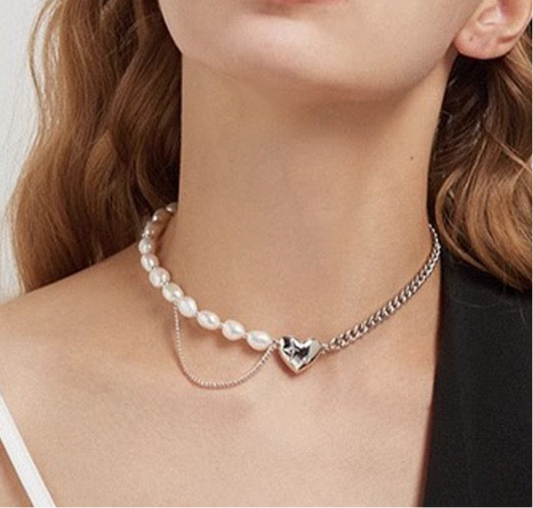 Heartline Orbit – Pearl & Chain Choker