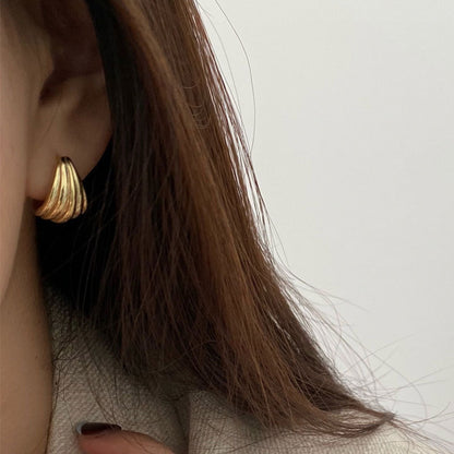 Waves of Light – Retro Textured Hoop Earrings - Una