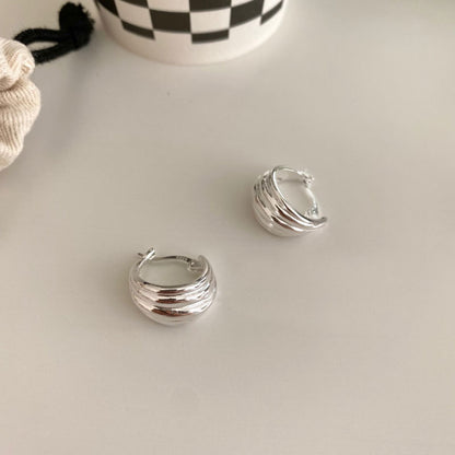 Waves of Light – Retro Textured Hoop Earrings - Una