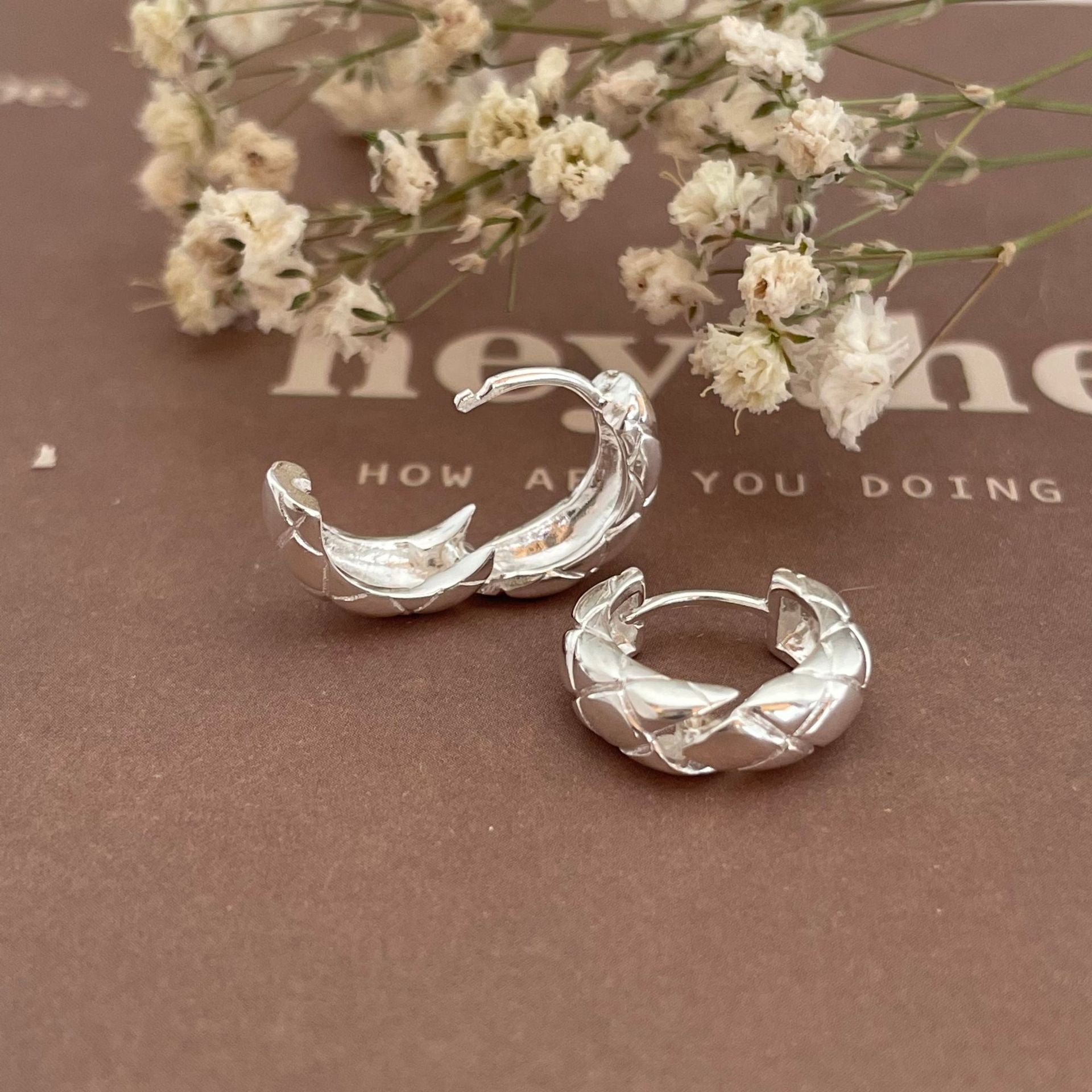 Soft Echo – Quilted Sterling Silver Hoop Earrings - Una