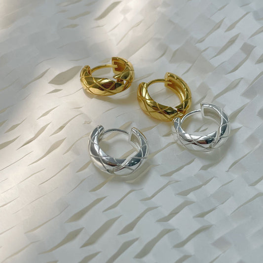 Soft Echo – Quilted Sterling Silver Hoop Earrings - Una